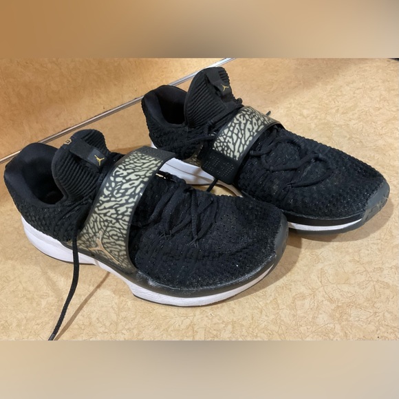 Jordan:Men’s Jordans trainers fly knit black cheetah print metallic gold sneaker - Picture 2 of 9